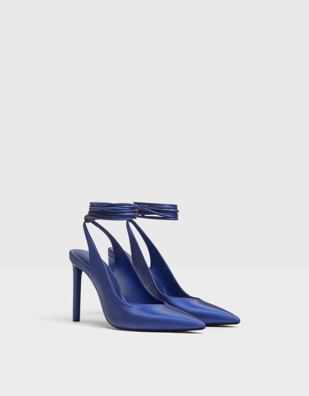 Scarpa Da Donna Con Tacco è Aperta Sul Tallone