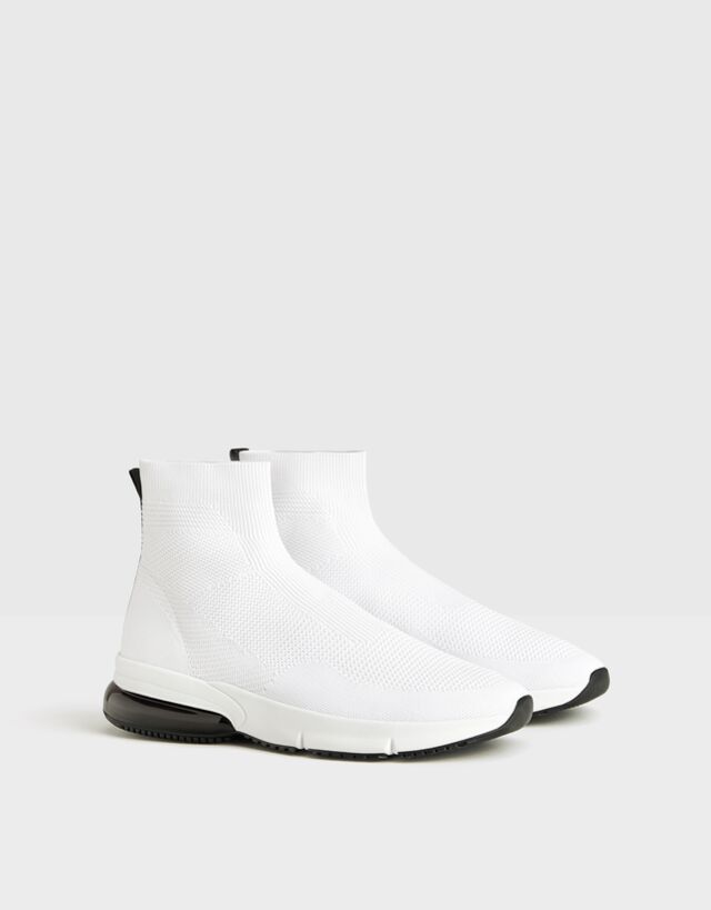 Corap Model Yuksek Bilekli Spor Ayakkabi Bot Erkek Bershka