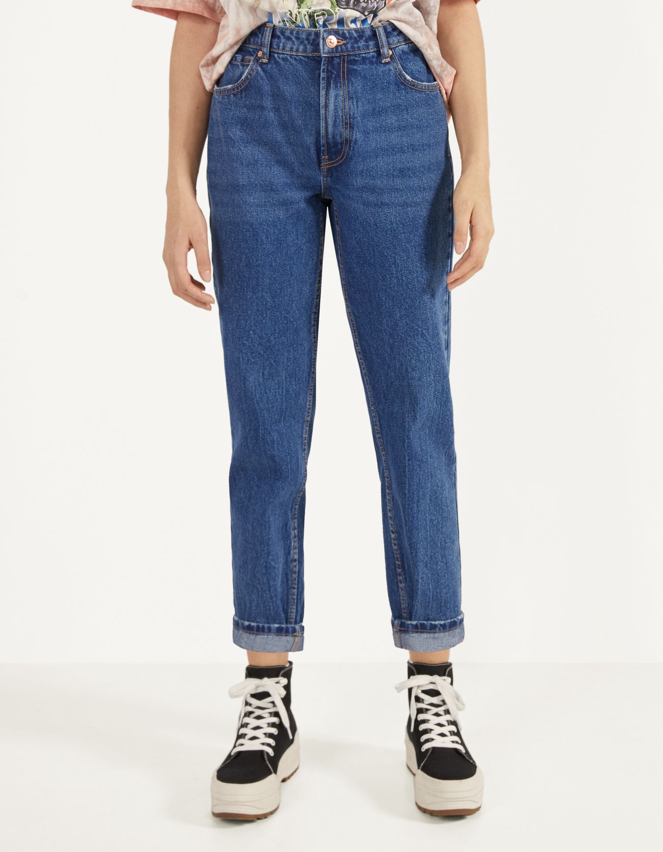 Dnki Mom Fit S Visoka Taliya Palta Bershka Bulgaria