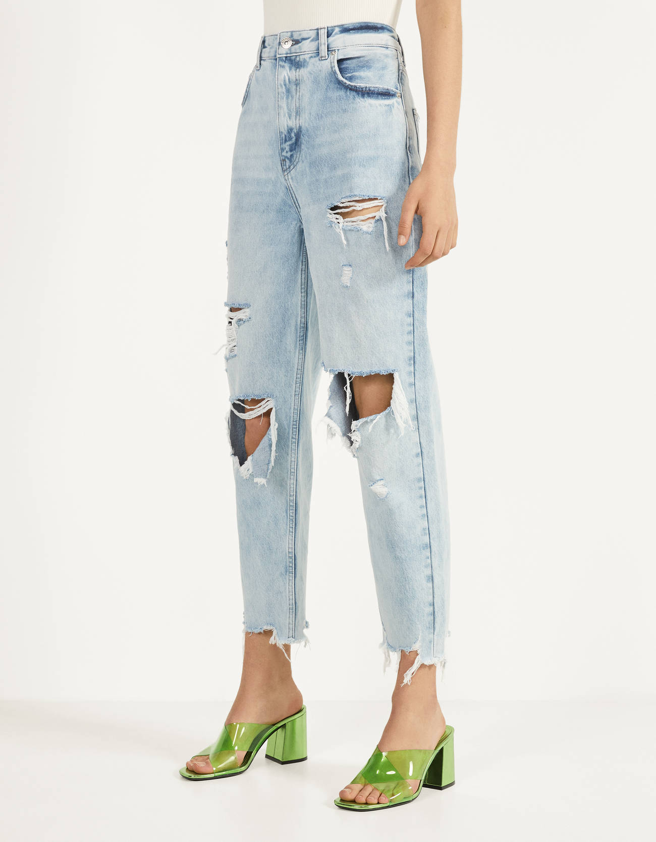 Ripped mom jeans 