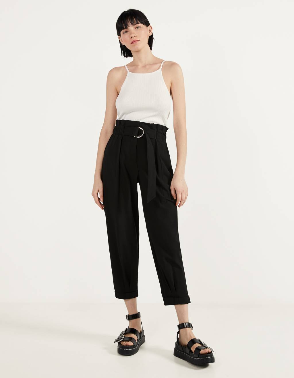 Pantalón Slouchy con cinturón - null - Bershka Dominican Republic