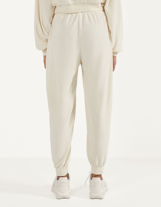 Pantalón jogger de terciopelo - null - Bershka Venezuela
