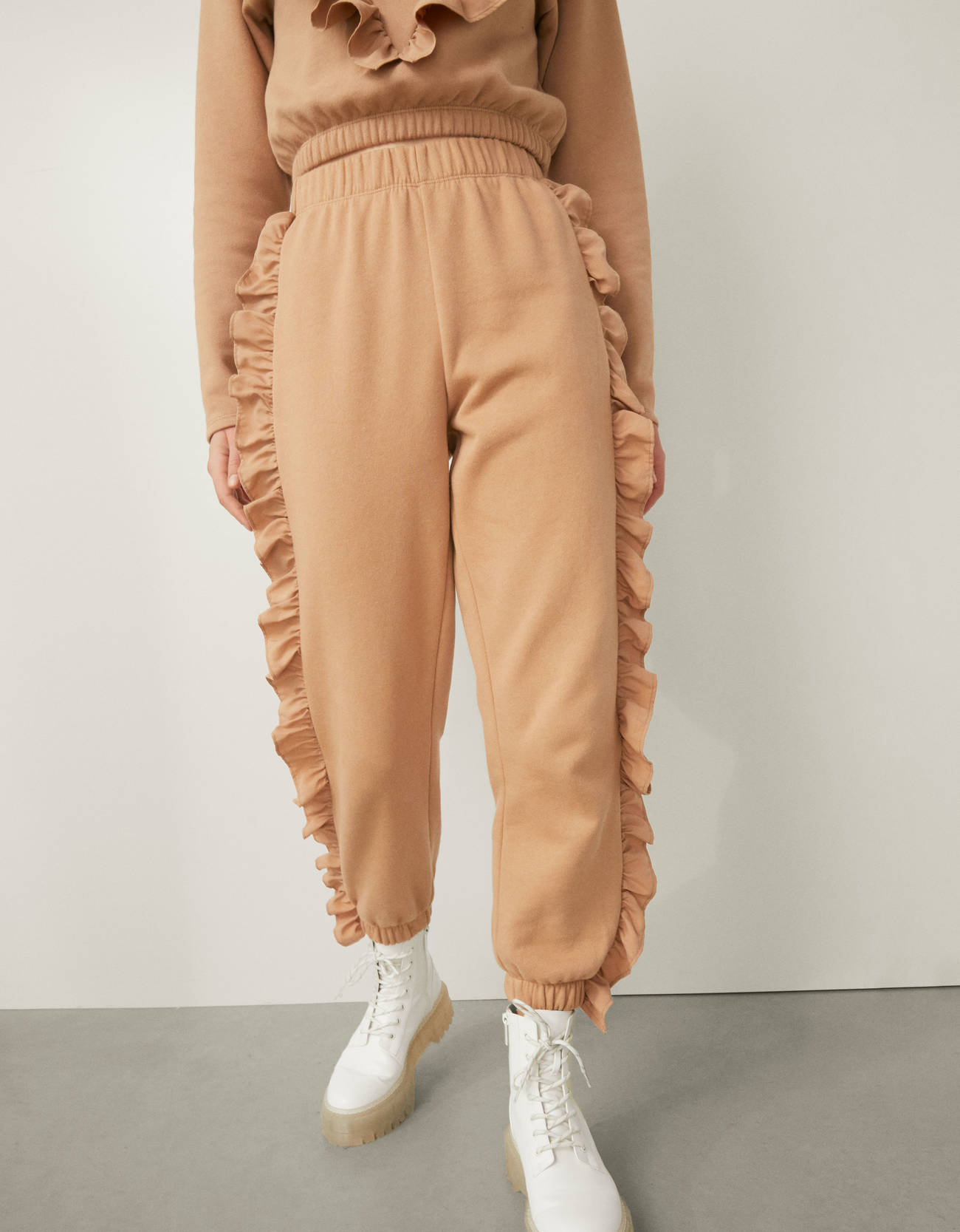 Bershka Fırfırlı jogging fit pantolon 10 Bershka Fırfırlı jogging fit pantolon 11