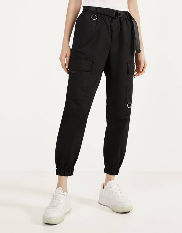 Pantalón cargo con cinturón - null - Bershka Ecuador