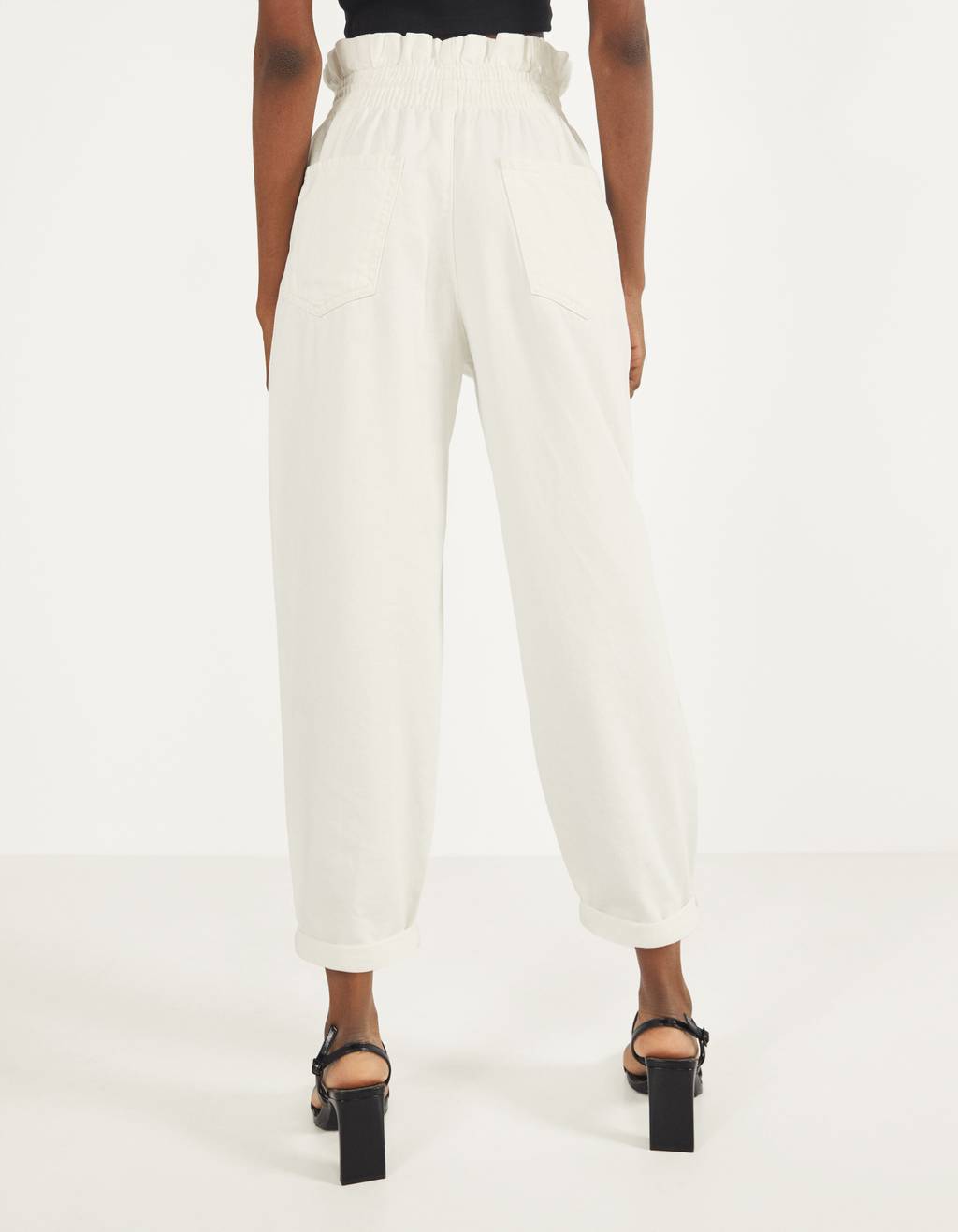 Balloon Fit jeans with an elastic 