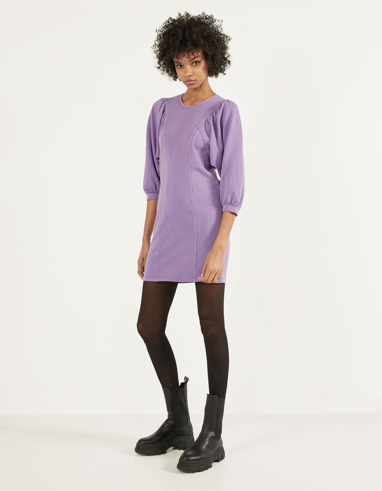 Платье из мягкой ткани с объемными рукавами Фиолетовый Bershka