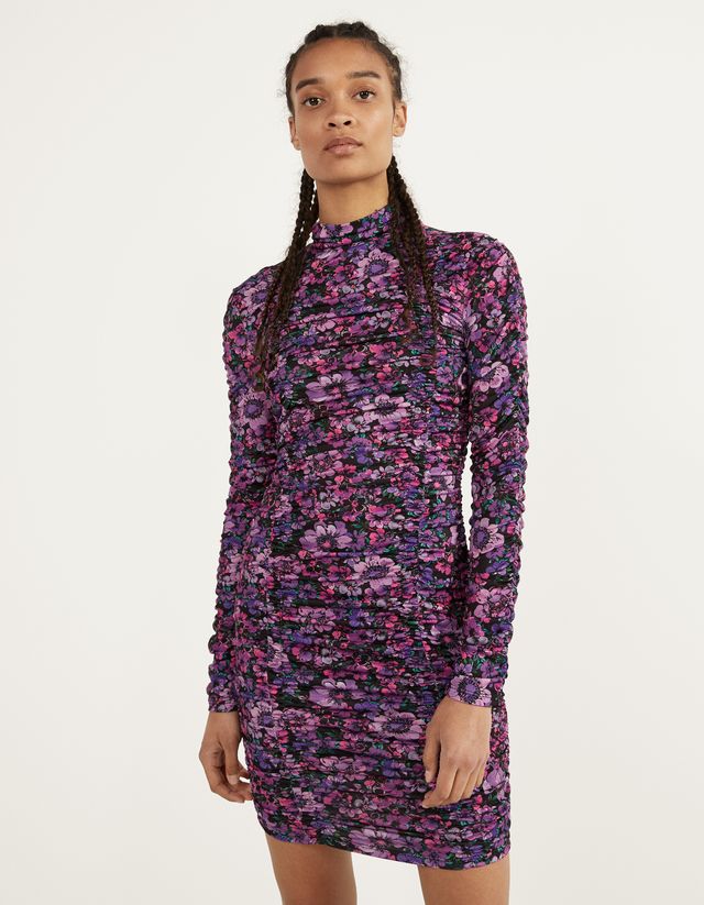 Vestido corto de flores con fruncido - Mujer | Bershka