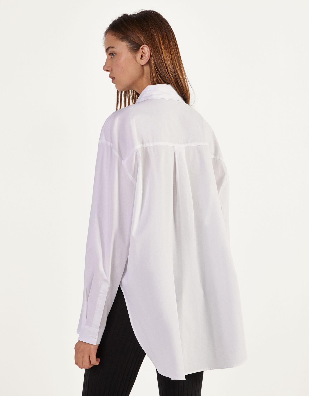 Bershka Yırtmaçlı poplin gömlek 0 Bershka Yırtmaçlı poplin gömlek 1