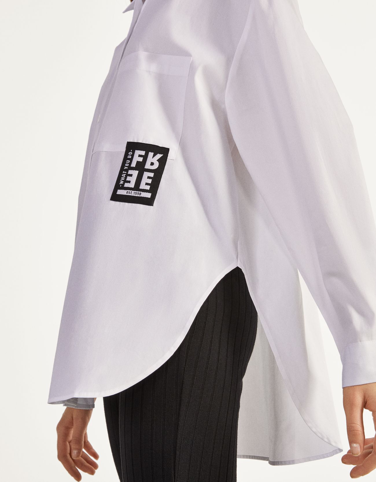 Bershka Yırtmaçlı poplin gömlek 10 Bershka Yırtmaçlı poplin gömlek 11