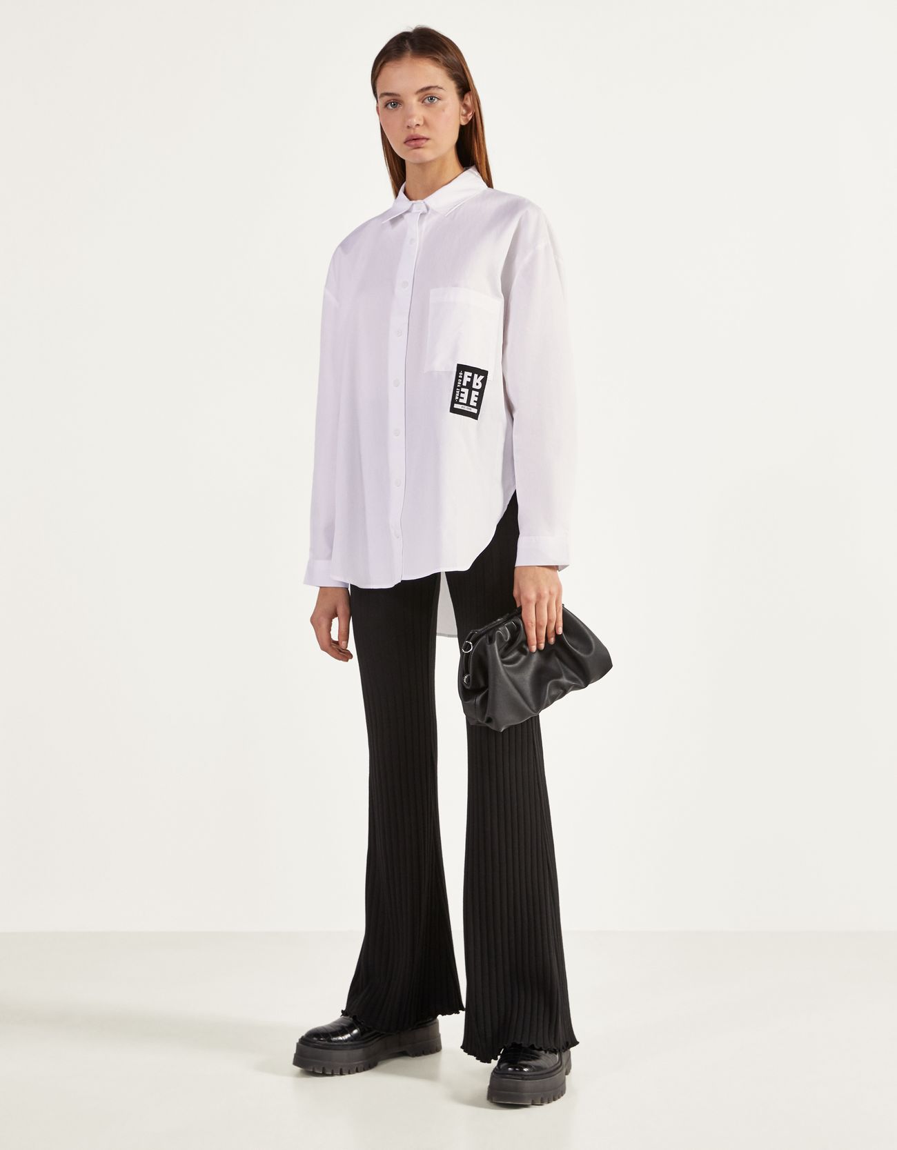 Bershka Yırtmaçlı poplin gömlek 8 Bershka Yırtmaçlı poplin gömlek 9
