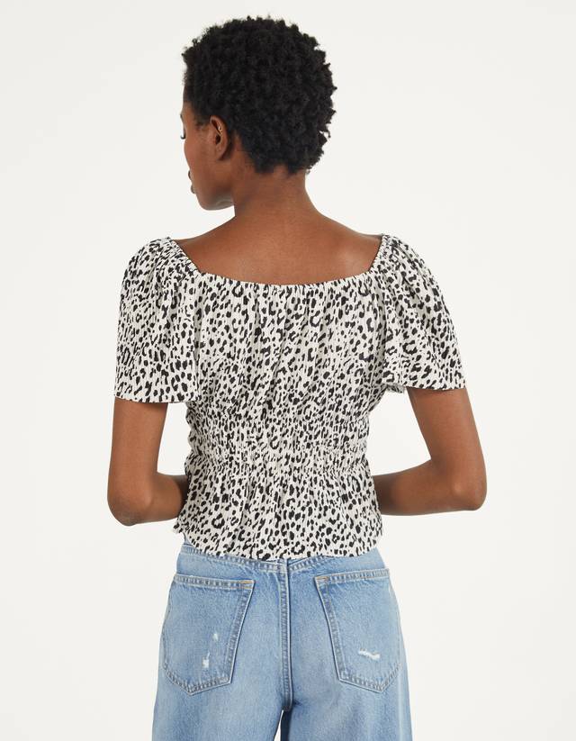 Printed pleated blouse - Puffer - Bershka Venezuela