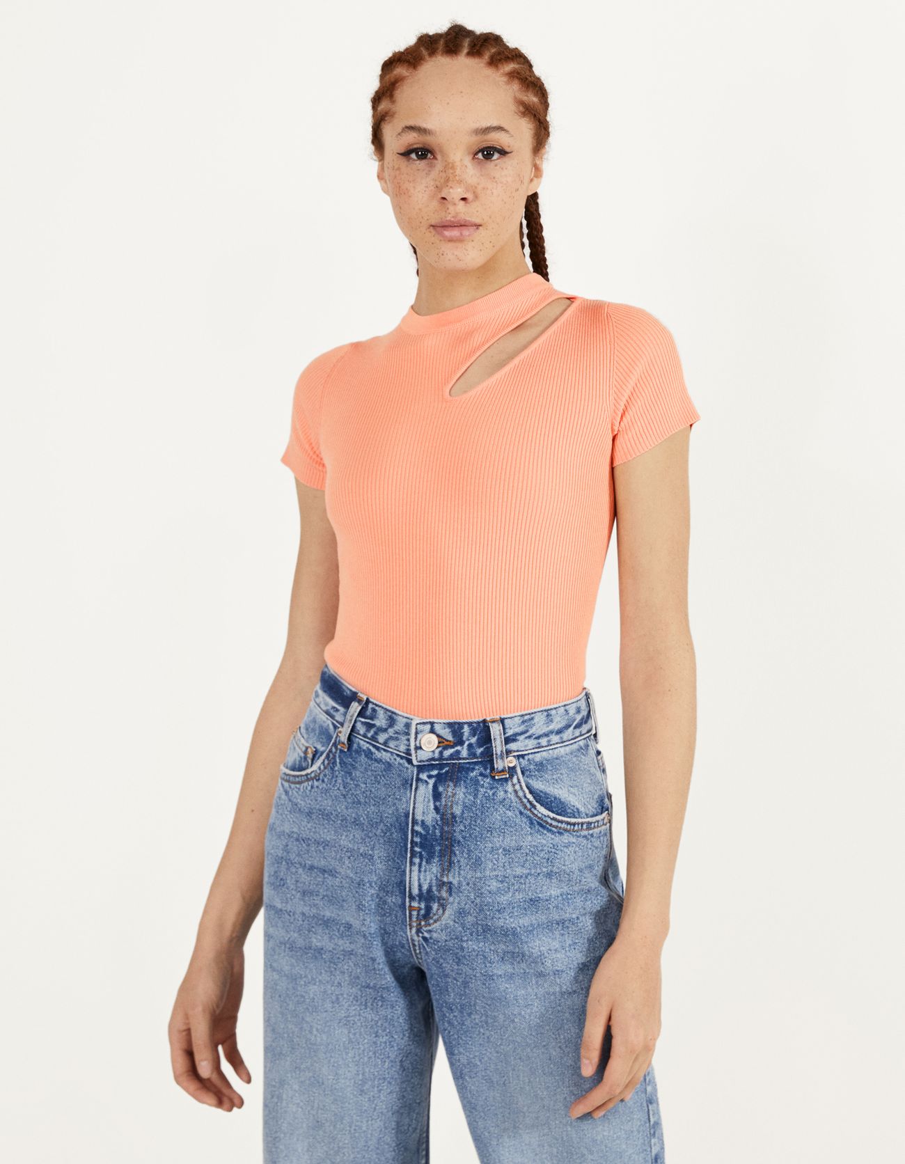 Top with cut-out detail on the shoulder - null - Bershka Kazajstan