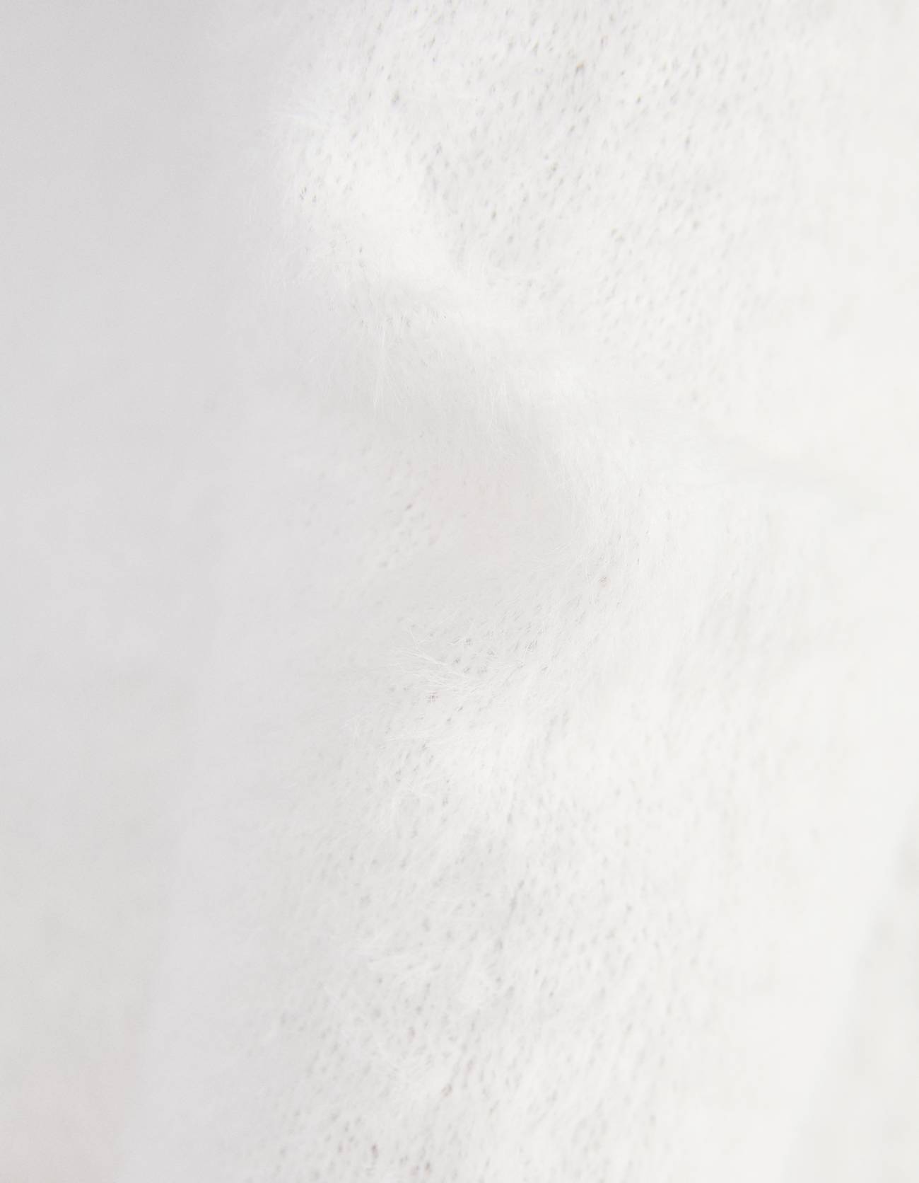 Bershka Balon kollu tüylü t-shirt 2 Bershka Balon kollu tüylü t-shirt 3