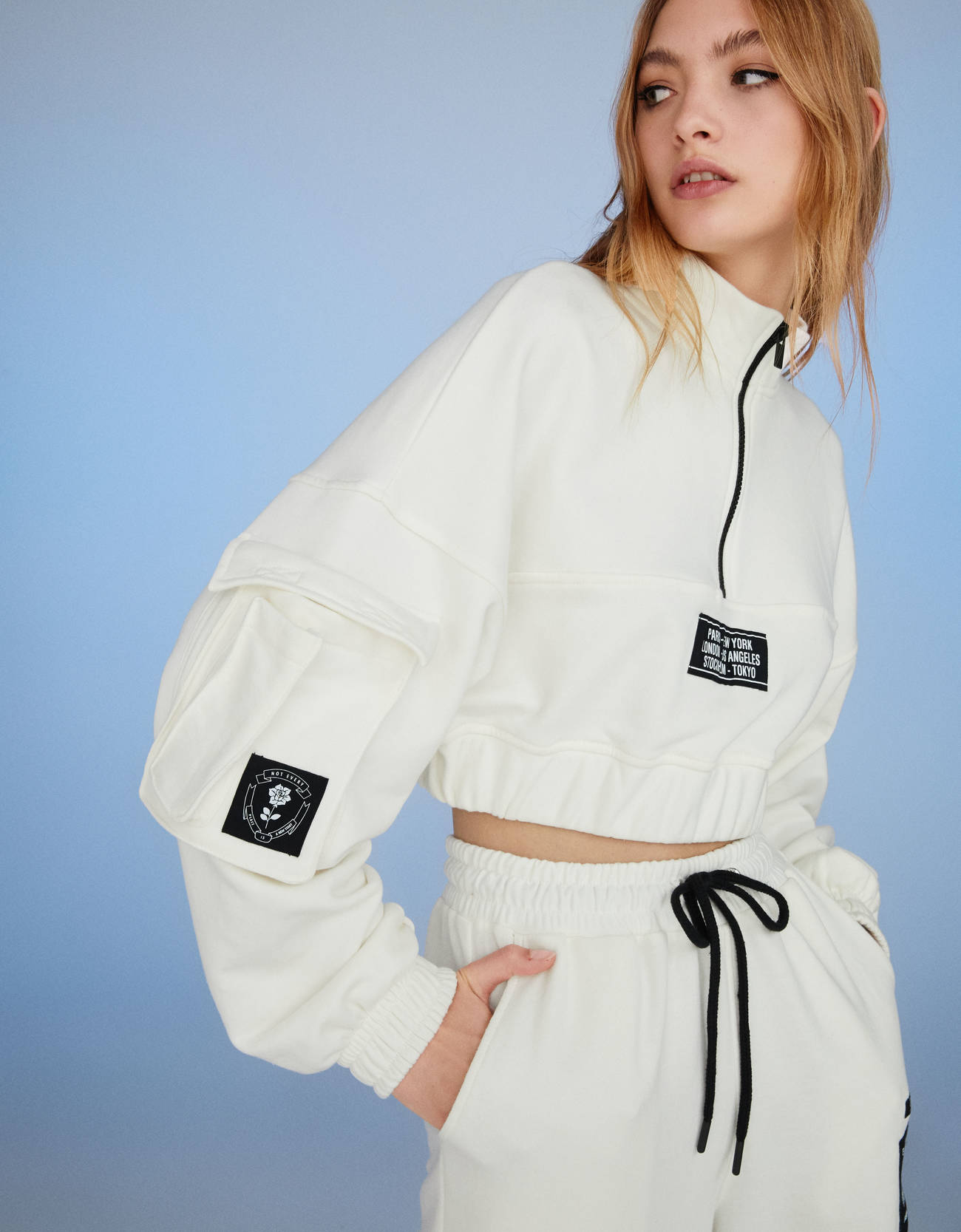 Bershka Fermuarlı crop sweatshirt 2 Bershka Fermuarlı crop sweatshirt 3