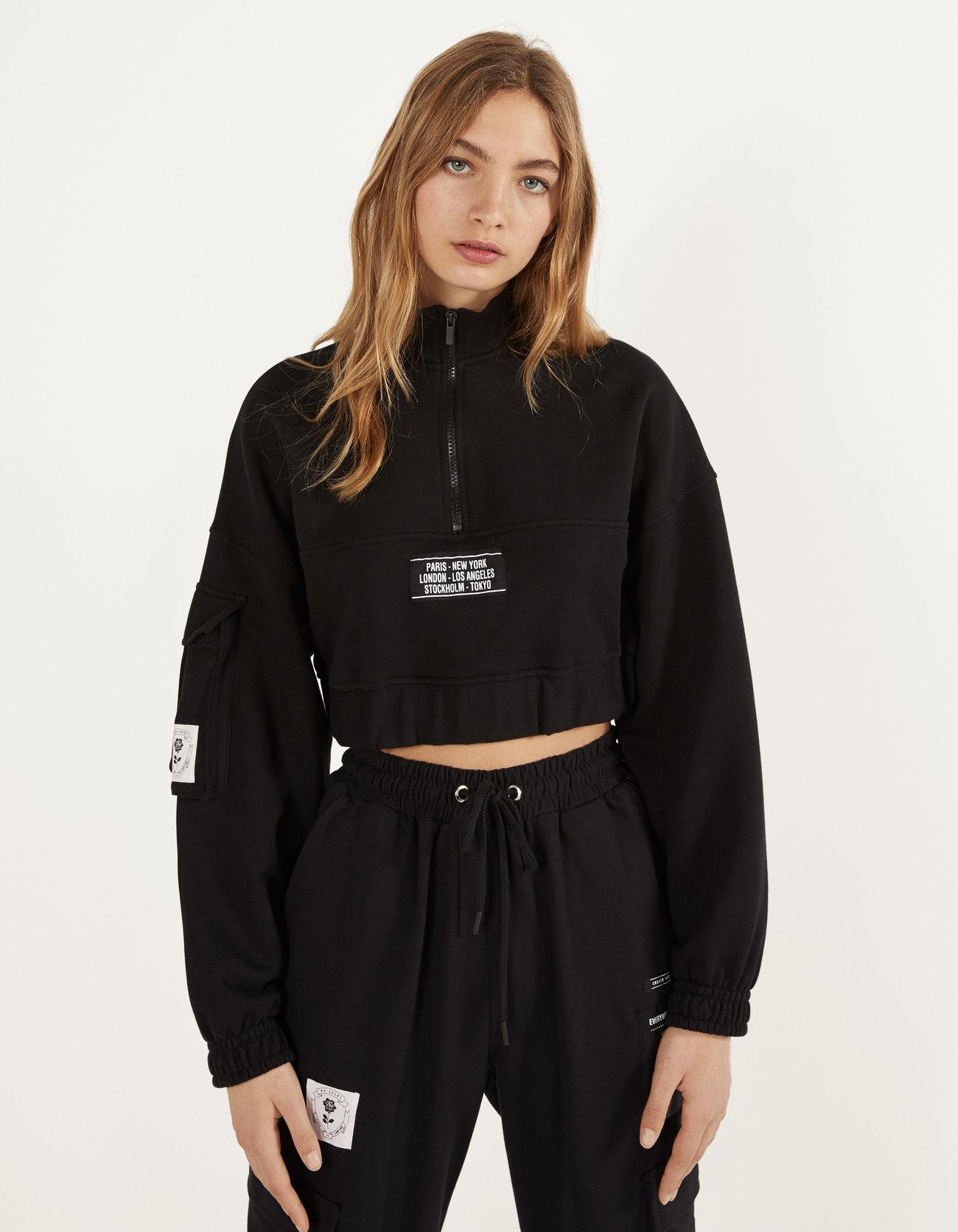 Sudadera cropped con cremallera - Micro Site Influencer - Bershka Honduras