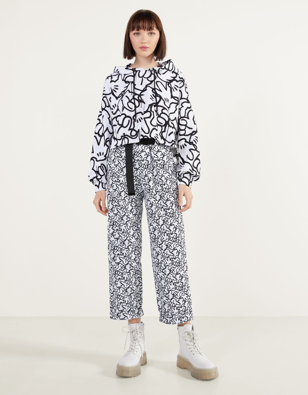 https://static.bershka.net/4/photos2/2020/V/0/1/p/1738/033/250/1738033250_2_3_3.jpg?t=1582217489211