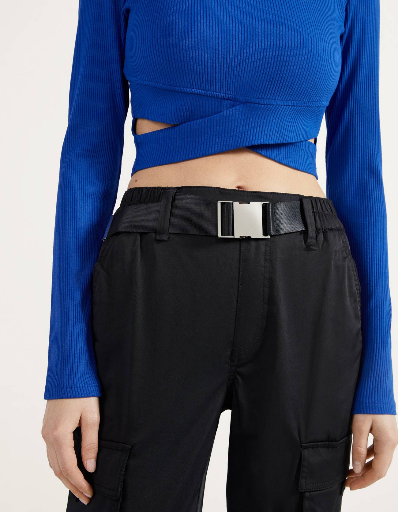 Bershka Yan yırtmaçlı t-shirt 2 Bershka Yan yırtmaçlı t-shirt 3