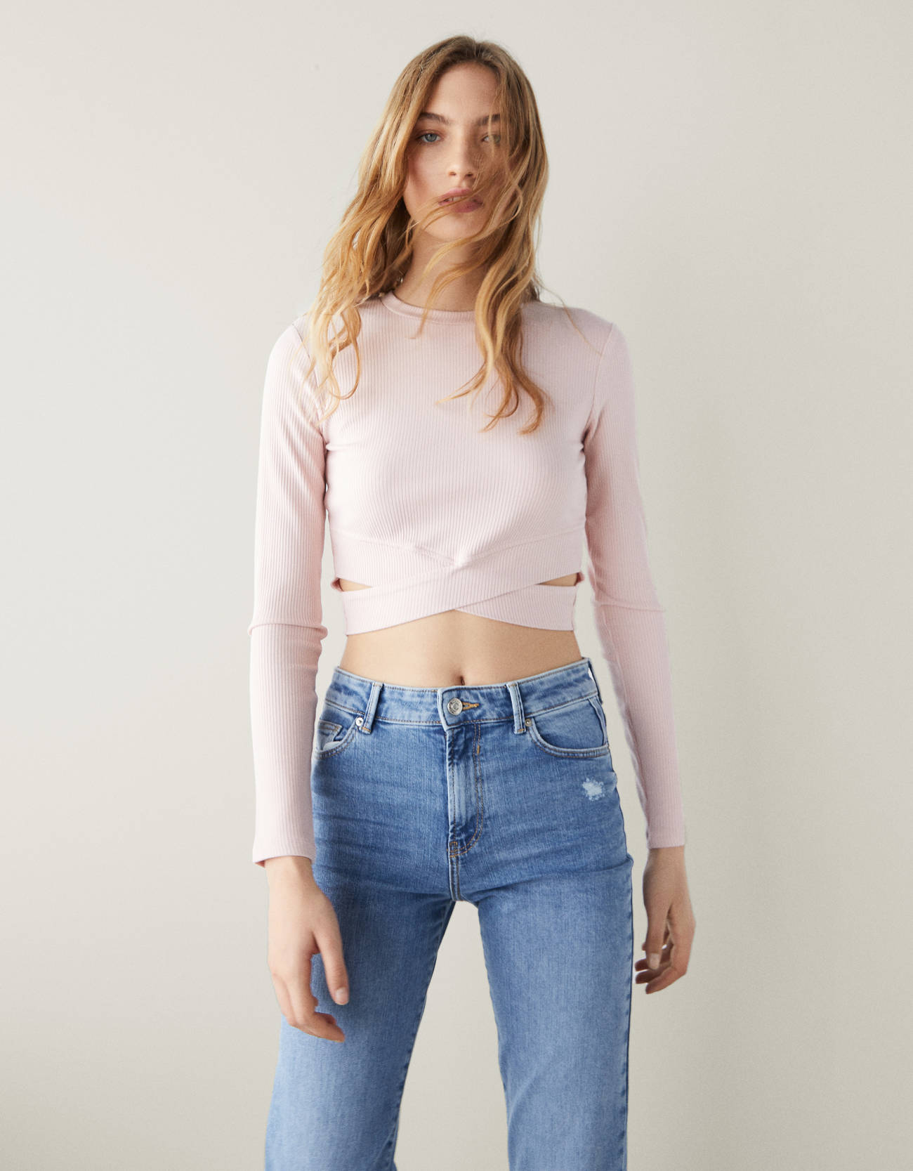 Bershka Yan yırtmaçlı t-shirt 0 Bershka Yan yırtmaçlı t-shirt 1
