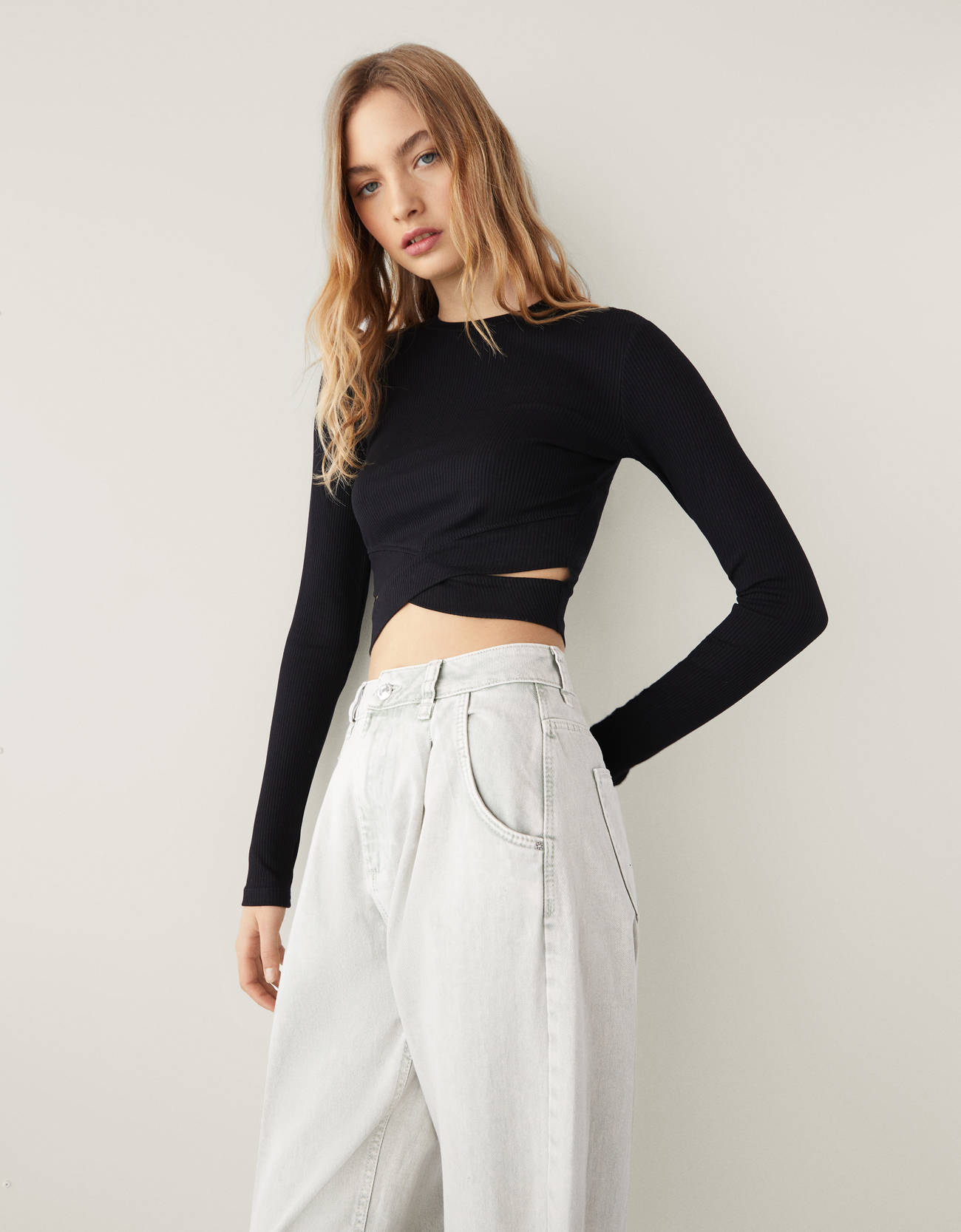 Bershka Yan yırtmaçlı t-shirt 0 Bershka Yan yırtmaçlı t-shirt 1