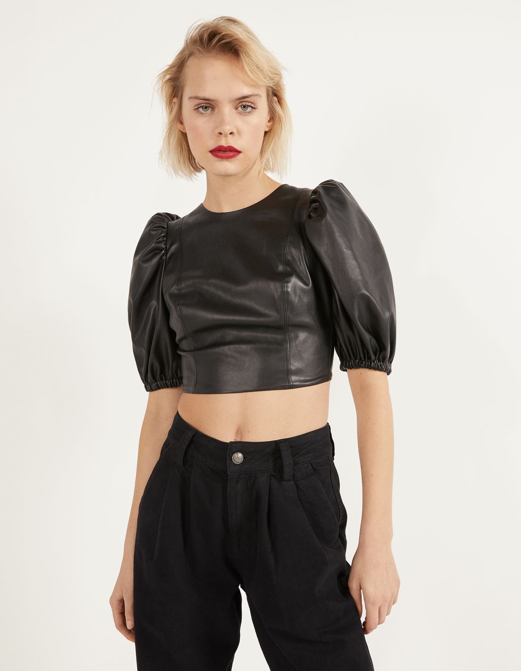 Blusa efecto piel con manga volumen - null - Bershka Dominican Republic