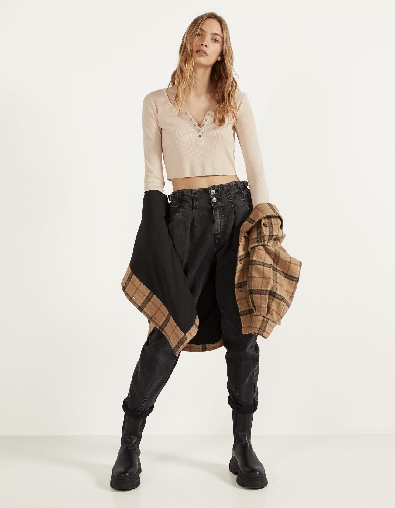 Bershka Düğmeli crop t-shirt 8 Bershka Düğmeli crop t-shirt 9