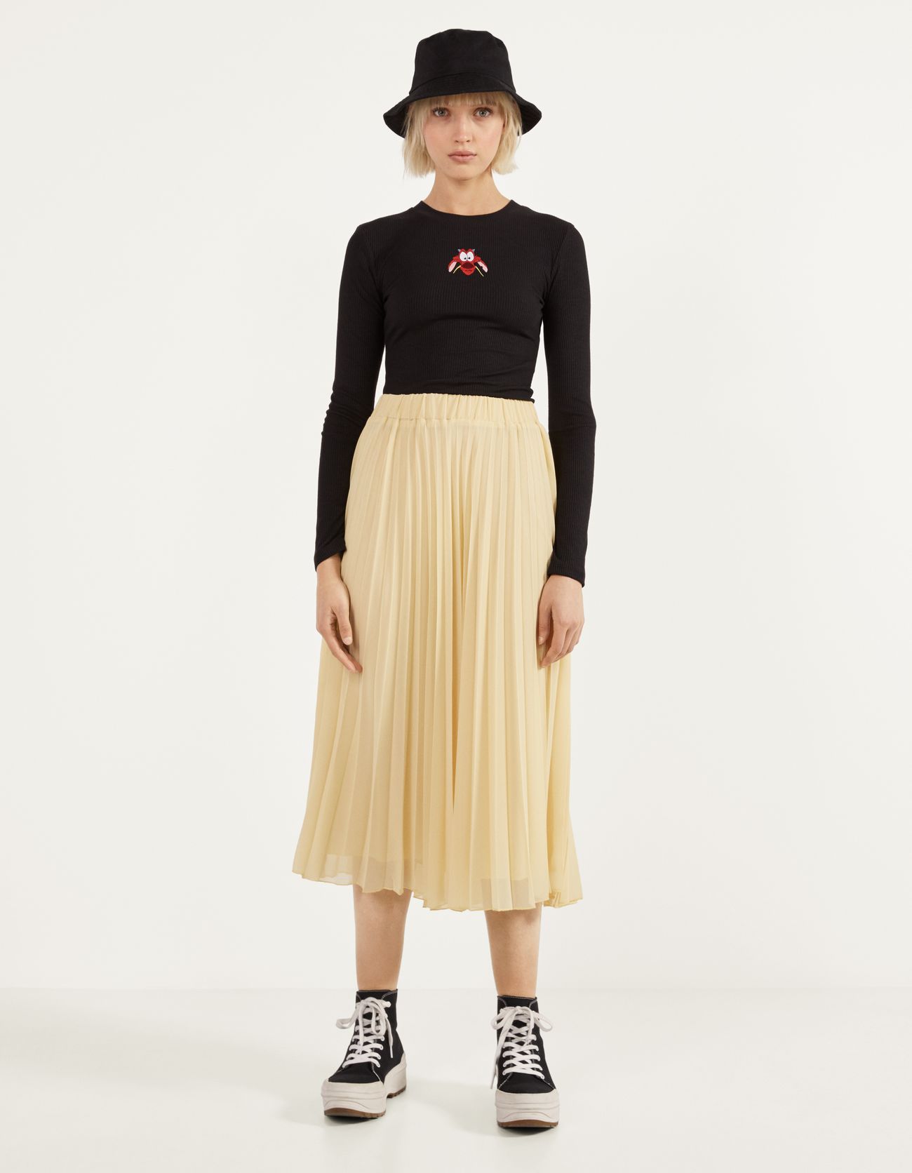 Bershka İşlemeli t-shirt 4 Bershka İşlemeli t-shirt 5