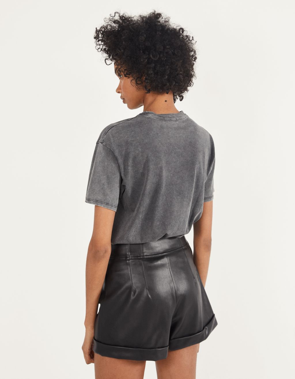 Zipped faux leather shorts - null 