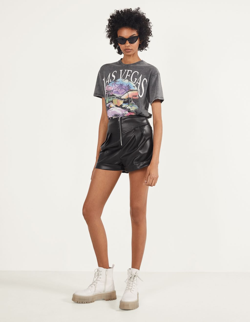 Zipped faux leather shorts - null 