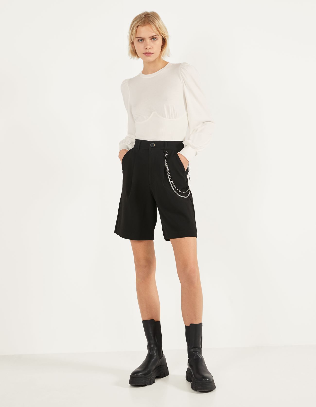 Bershka Zincirli bermuda 4 Bershka Zincirli bermuda 5