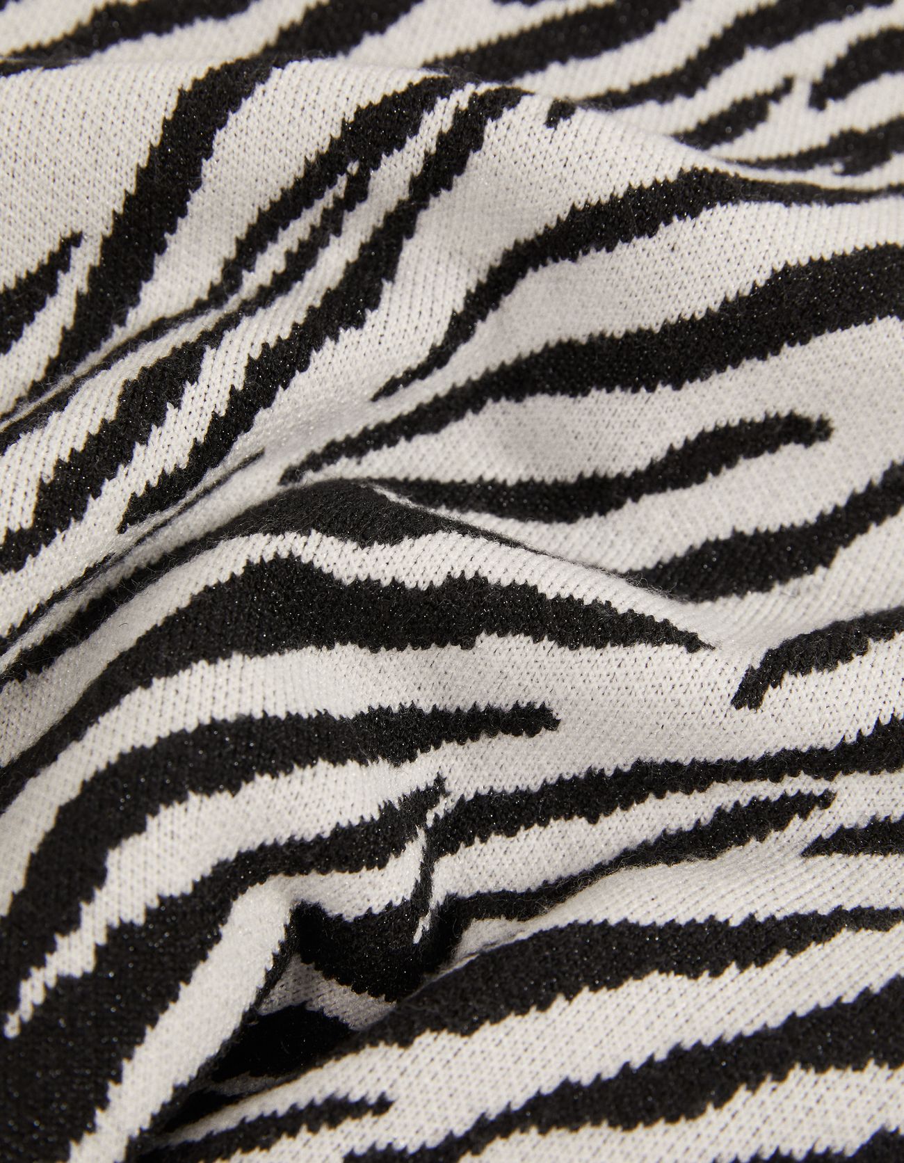 Bershka Zebra desenli kolsuz top 8 Bershka Zebra desenli kolsuz top 9