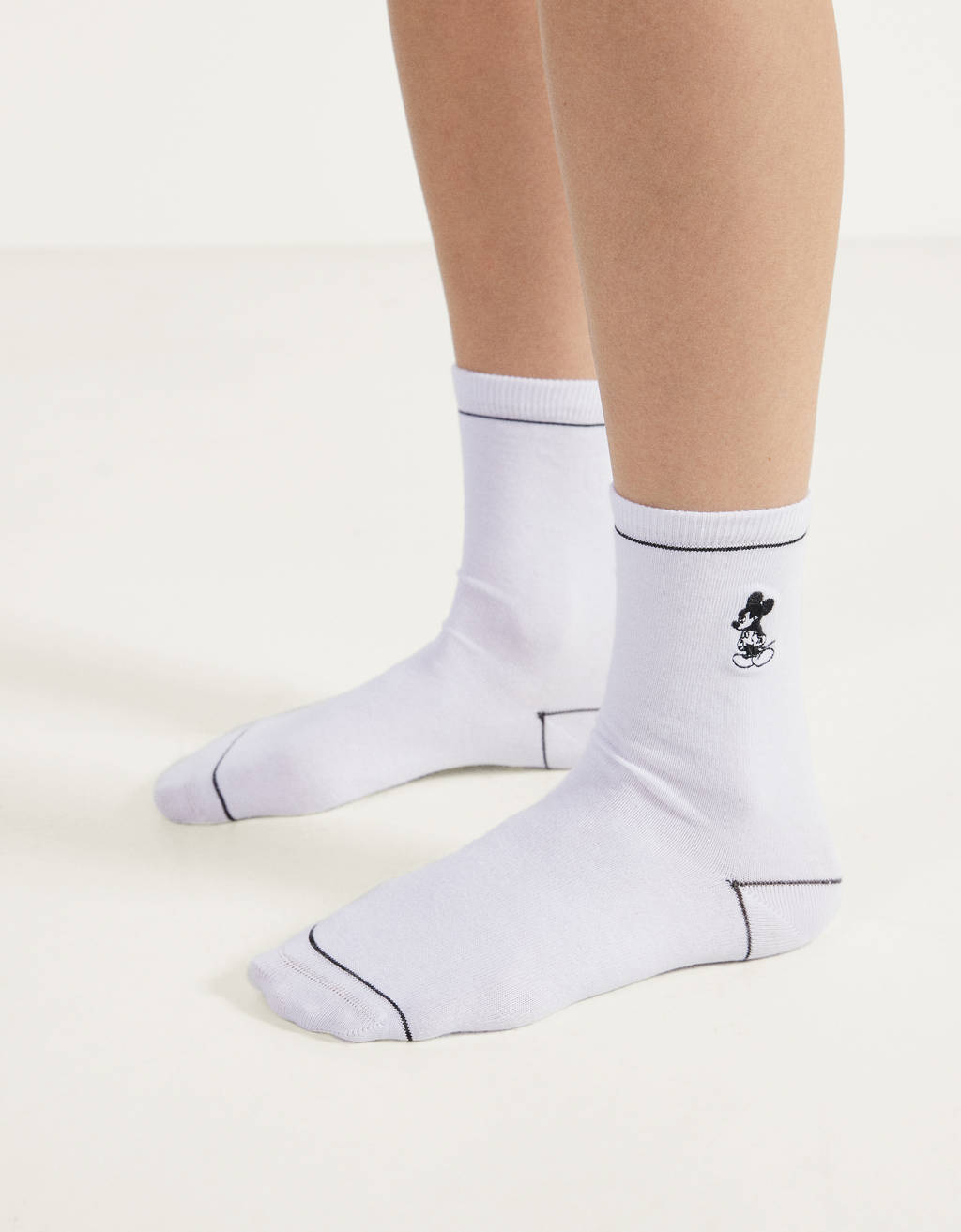 https://static.bershka.net/4/photos2/2020/V/0/1/p/3275/685/250/3275685250_1_1_3.jpg?t=1582218807857