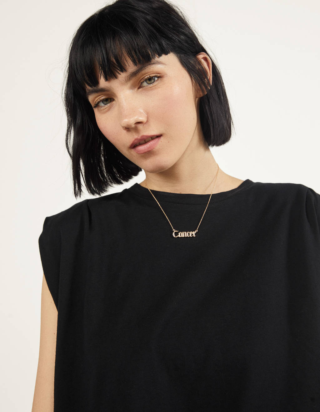 Collar signo del zodiaco de Bershka