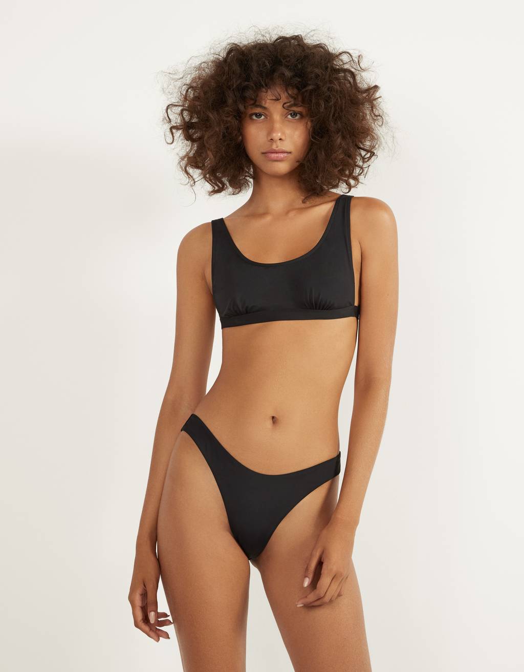 Gynaikeia Mpikini Kai Oloswma Magio Kole3ion Anoi3h 2020 Bershka