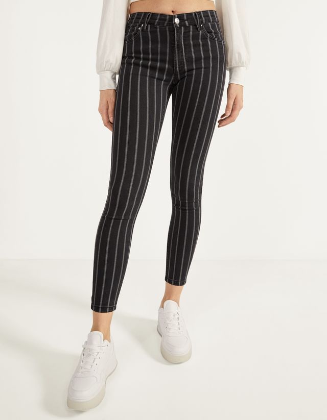 Jeans push up Mid Waist - Camisas - Bershka Honduras