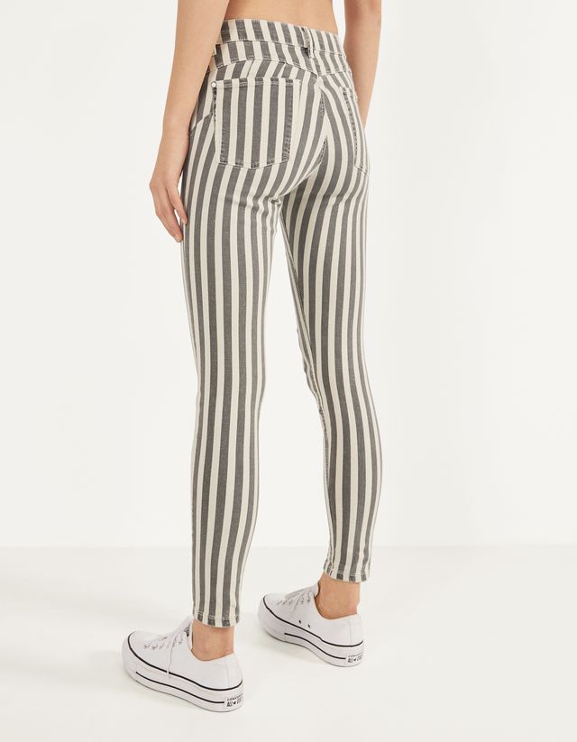 Jeans Push Up 5 bolsillos - Skinny - Bershka Honduras