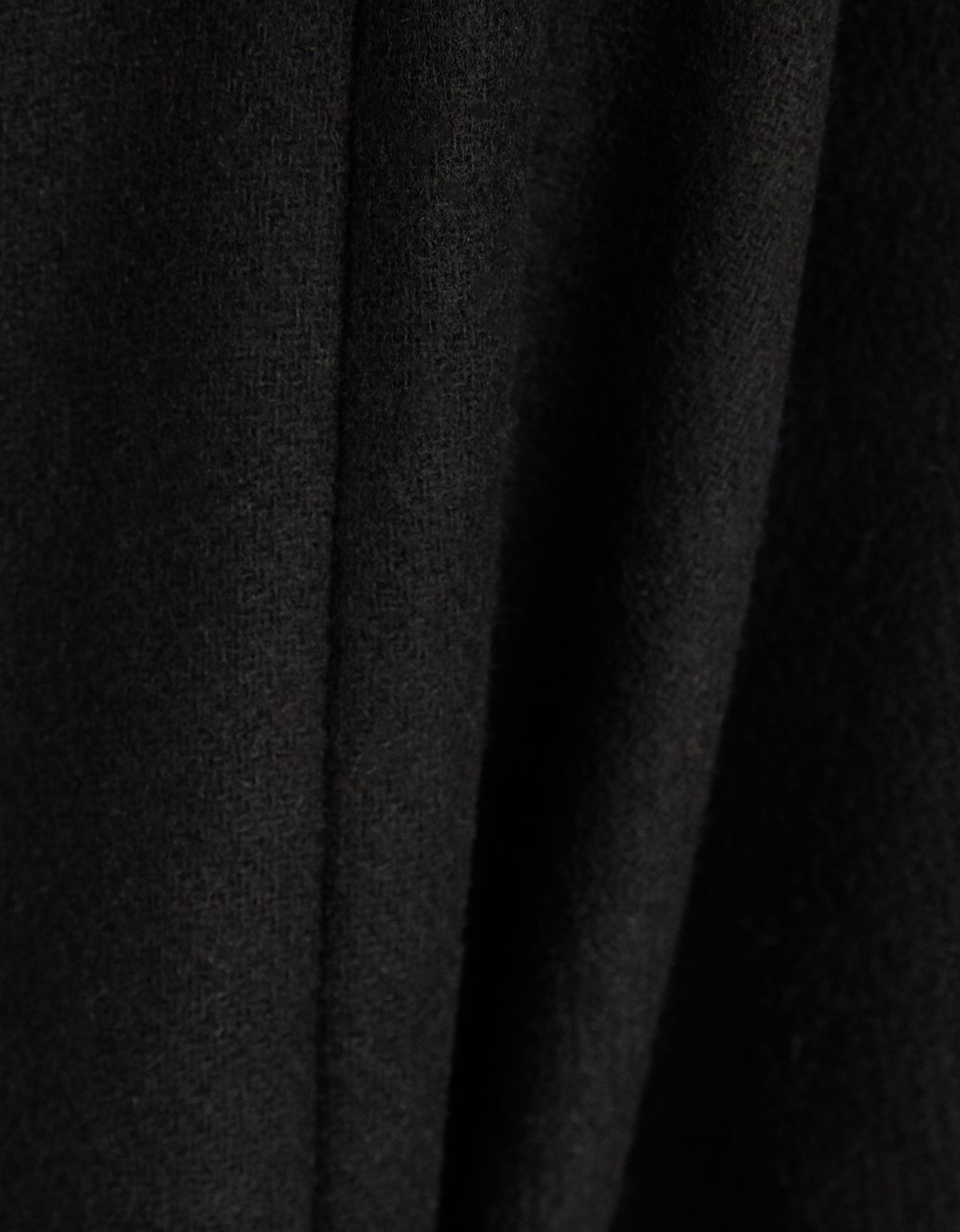 Пальто из шерстяной ткани с поясом ЧЕРНЫЙ Bershka