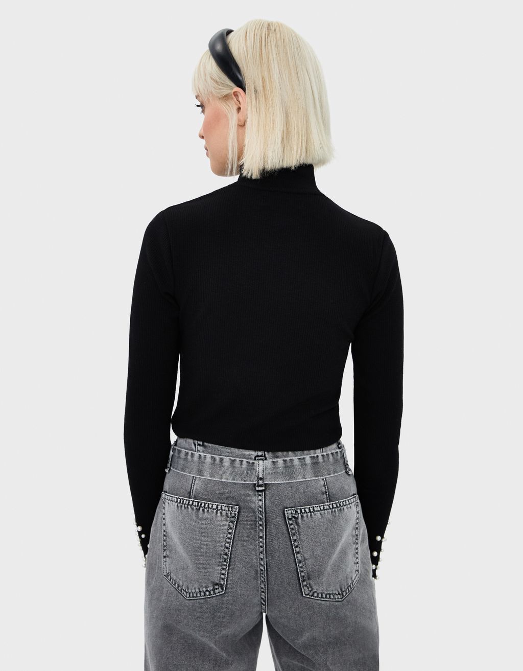 T-shirt embellished with faux pearls 