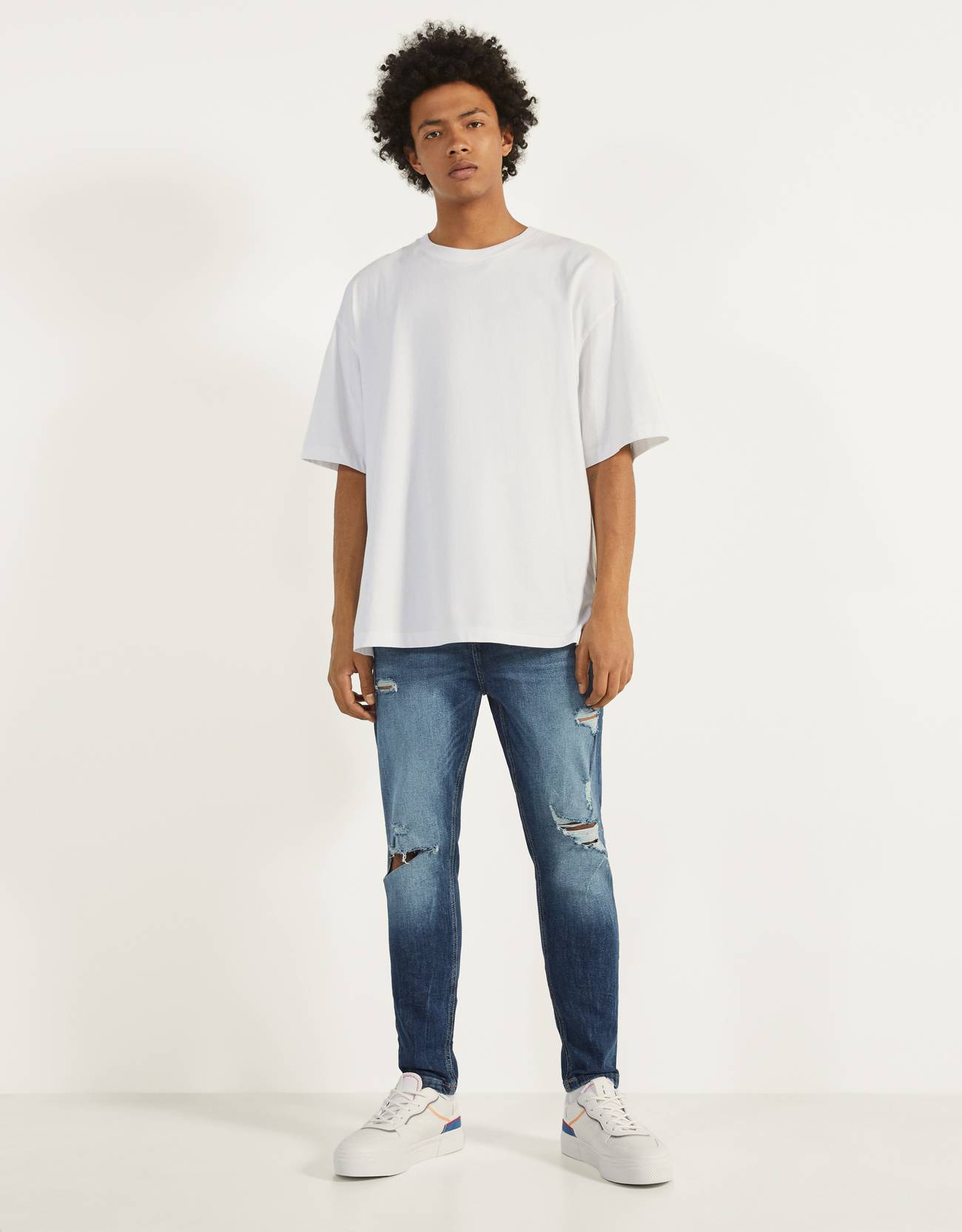 Ripped carrot fit jeans - null 