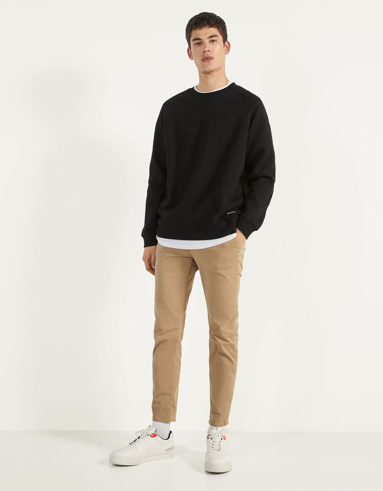 Bershka Kemerli slim fit chino pantolon 2 Bershka Kemerli slim fit chino pantolon 3