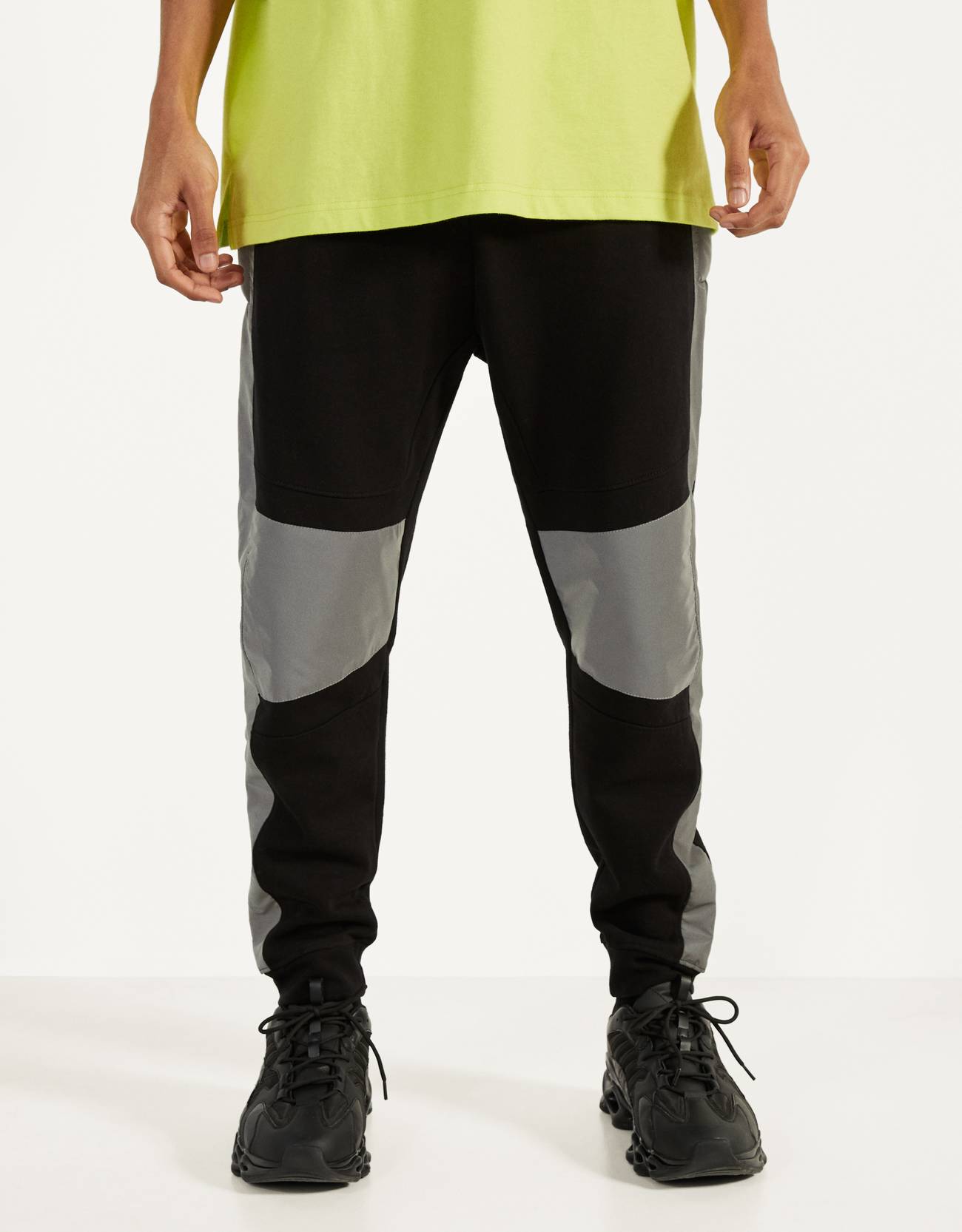 jogging trousers with side stripe