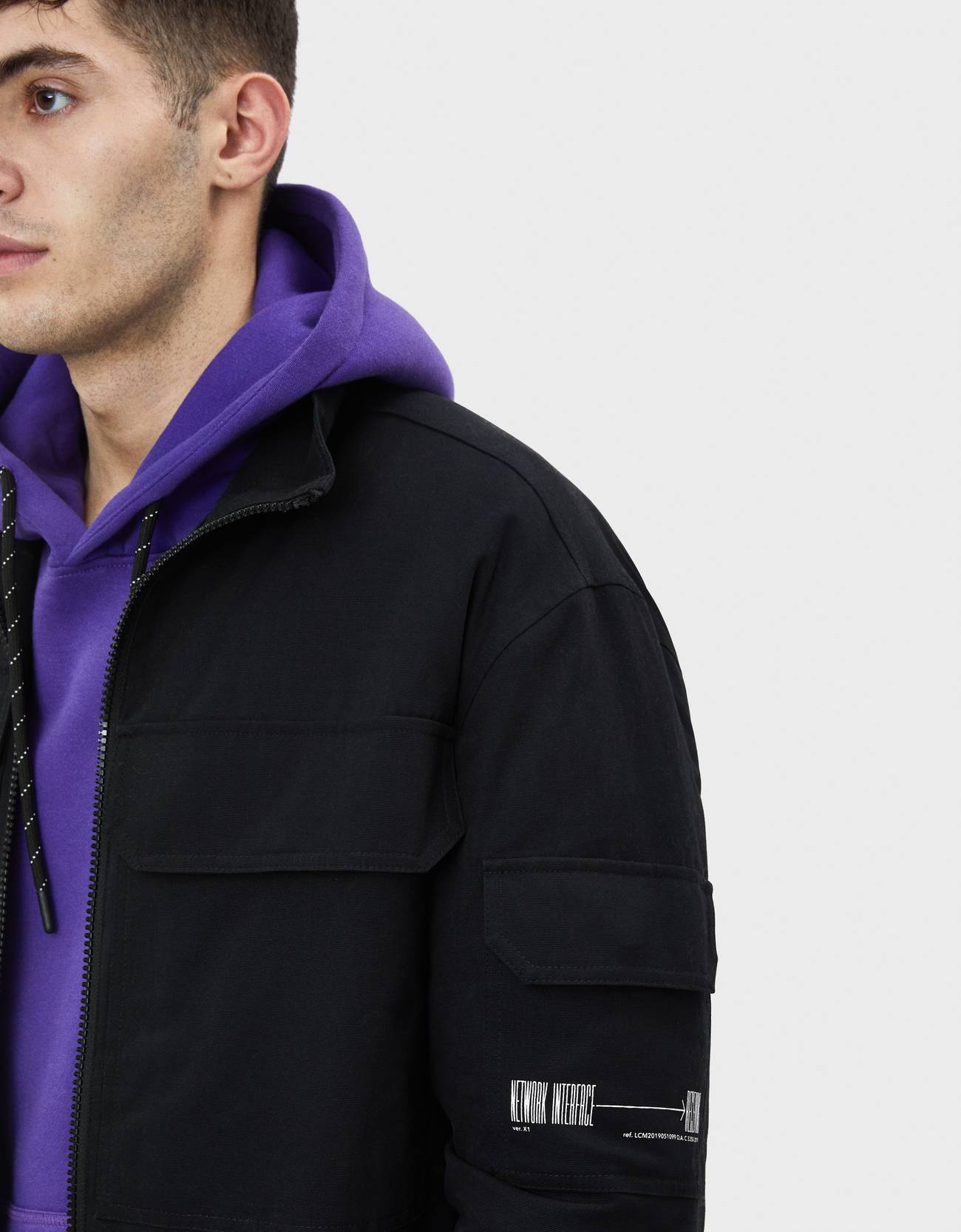 Bershka Baskılı kısa utility parka 2 Bershka Baskılı kısa utility parka 3