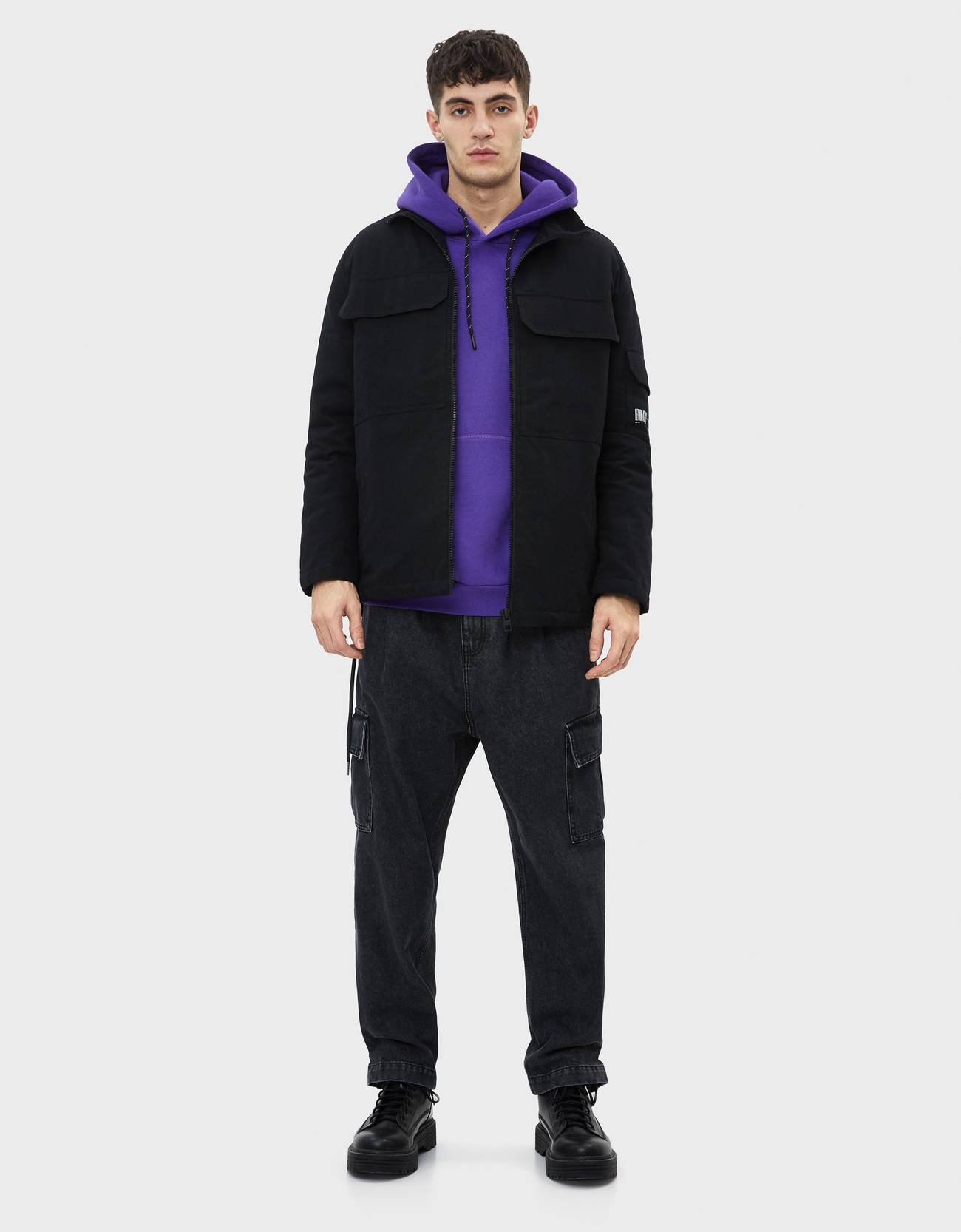 Bershka Baskılı kısa utility parka 4 Bershka Baskılı kısa utility parka 5