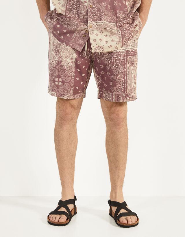 Jogging Bermuda shorts with paisley 