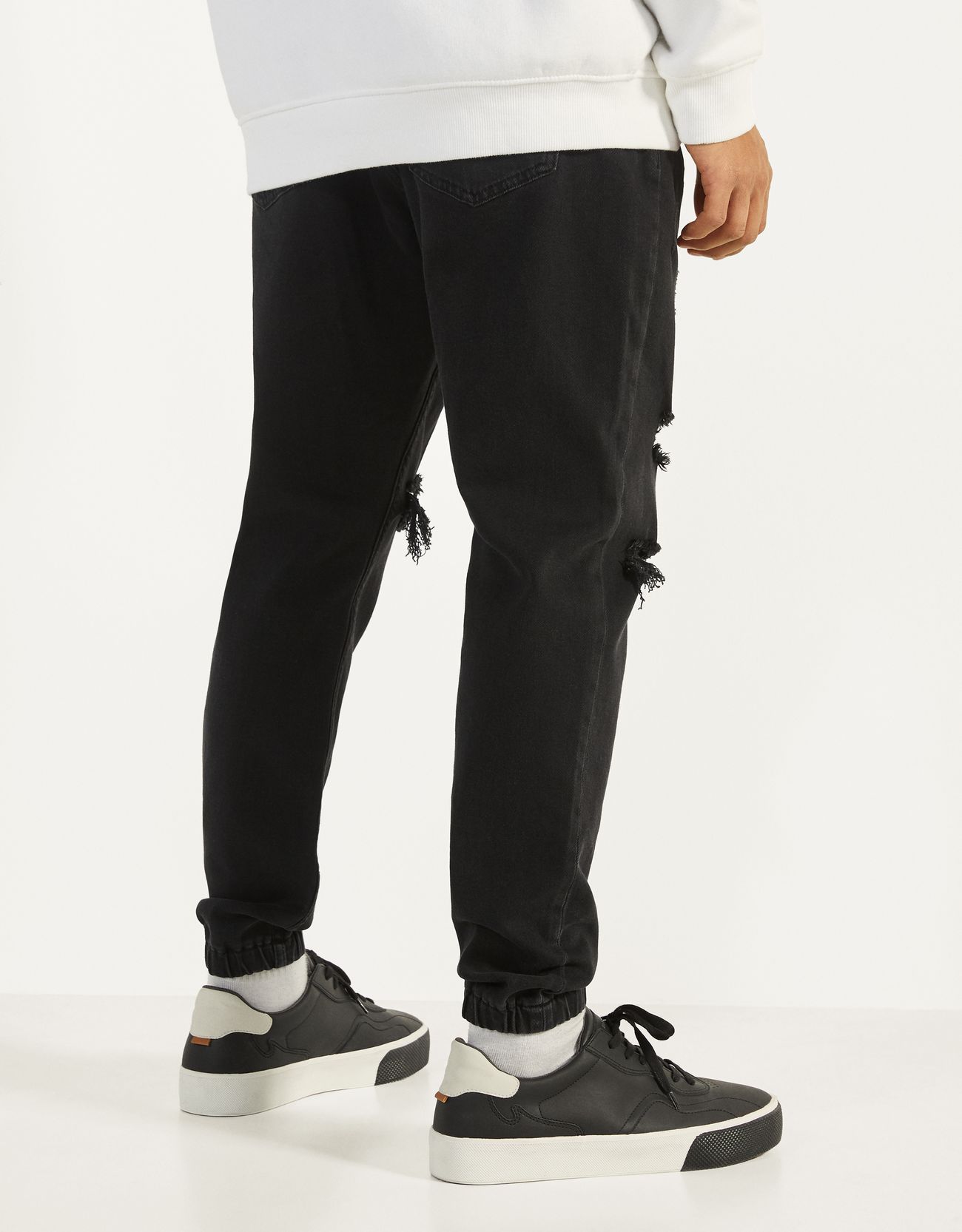 Bershka Distressed jogging fit jean 0 Bershka Distressed jogging fit jean 1