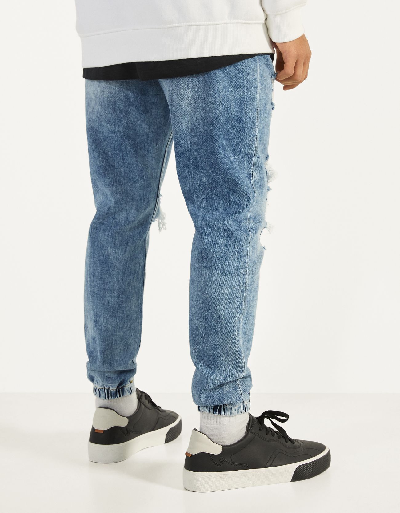 Bershka Distressed jogging fit jean 0 Bershka Distressed jogging fit jean 1