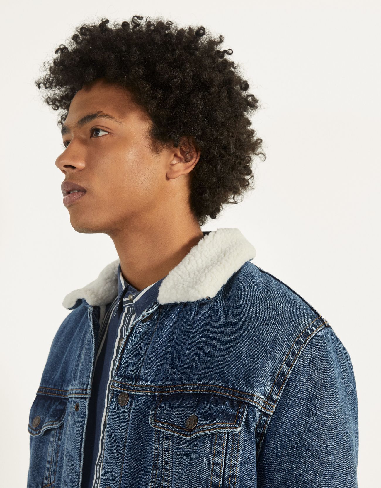 Bershka Yakası suni yünlü denim ceket 8 Bershka Yakası suni yünlü denim ceket 9