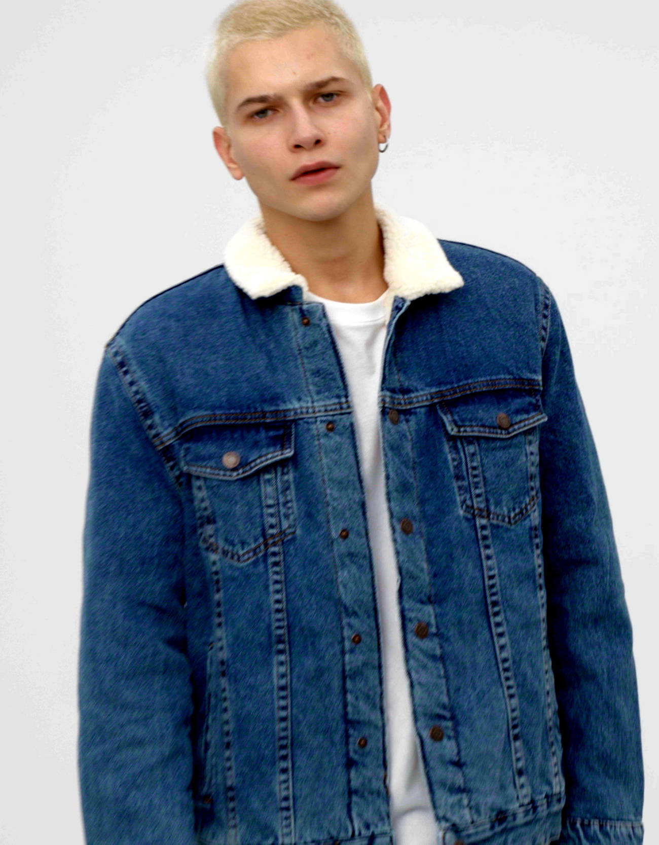 Bershka Yakası suni yünlü denim ceket 0 Bershka Yakası suni yünlü denim ceket 1