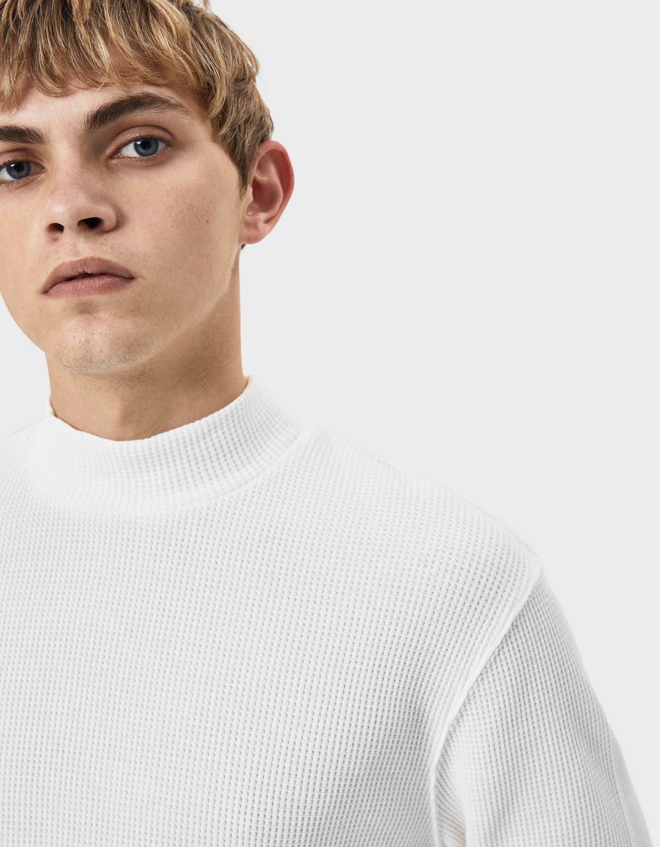 Bershka Dik yaka gofre triko kazak 6 Bershka Dik yaka gofre triko kazak 7