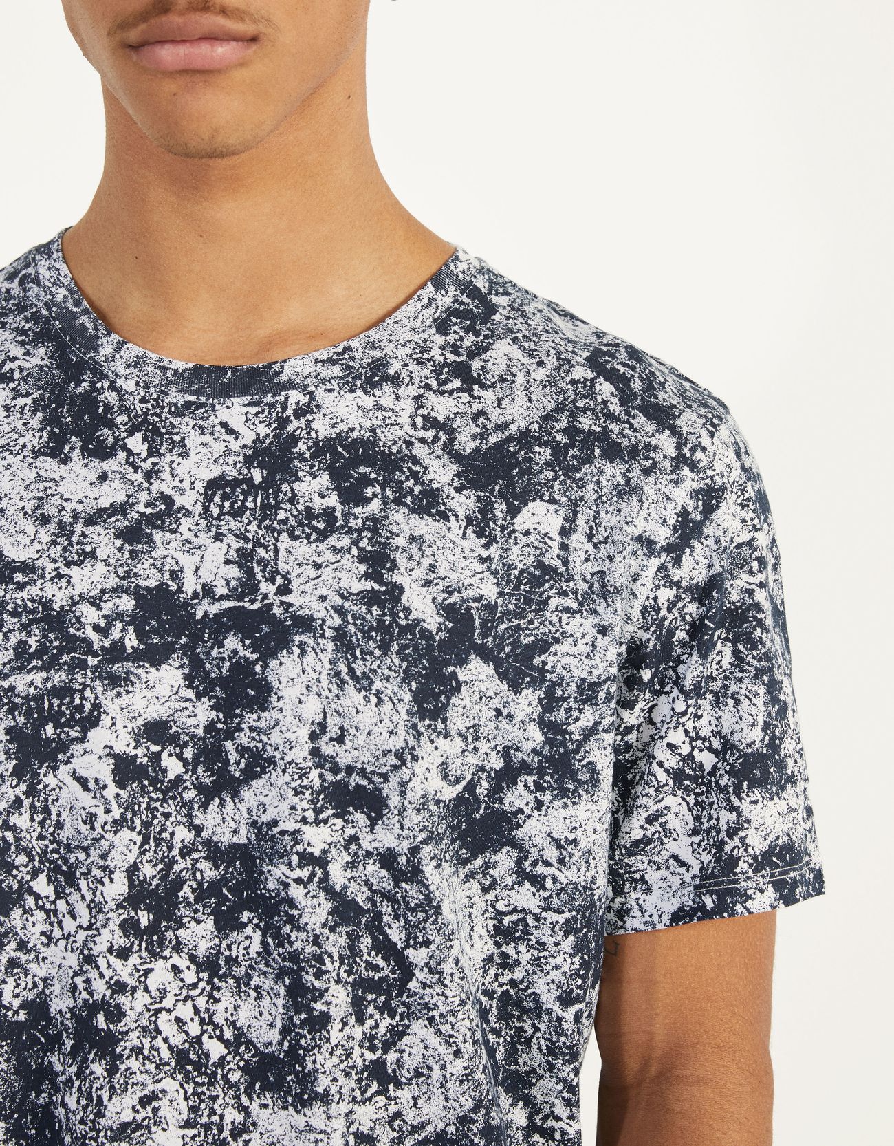 Bershka Baskılı t-shirt 8 Bershka Baskılı t-shirt 9