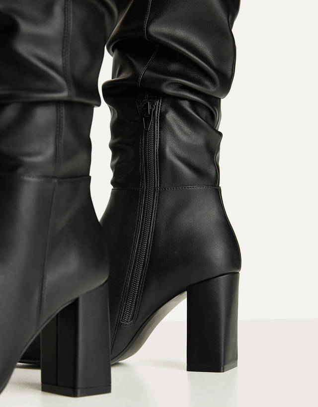 Botas tacón arrugadas - null - Bershka Venezuela